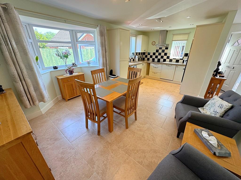 Dining Kitchen alt