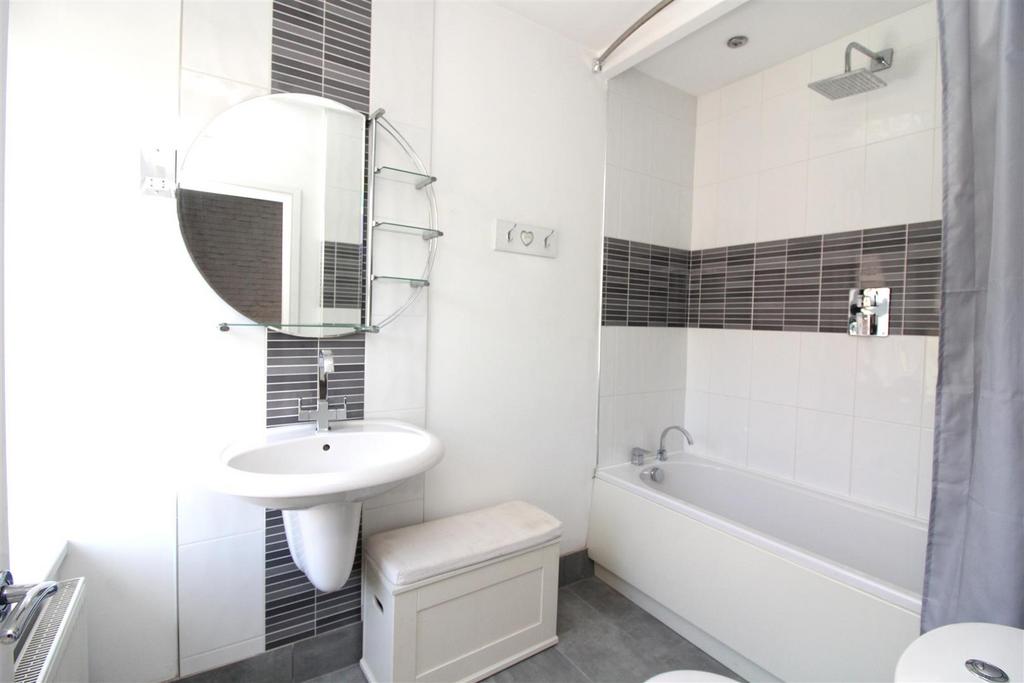 En-Suite Bathroom