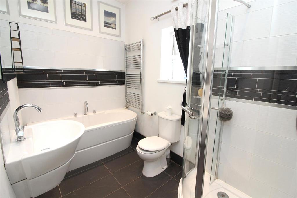 Family Bathroom/WC with Shower