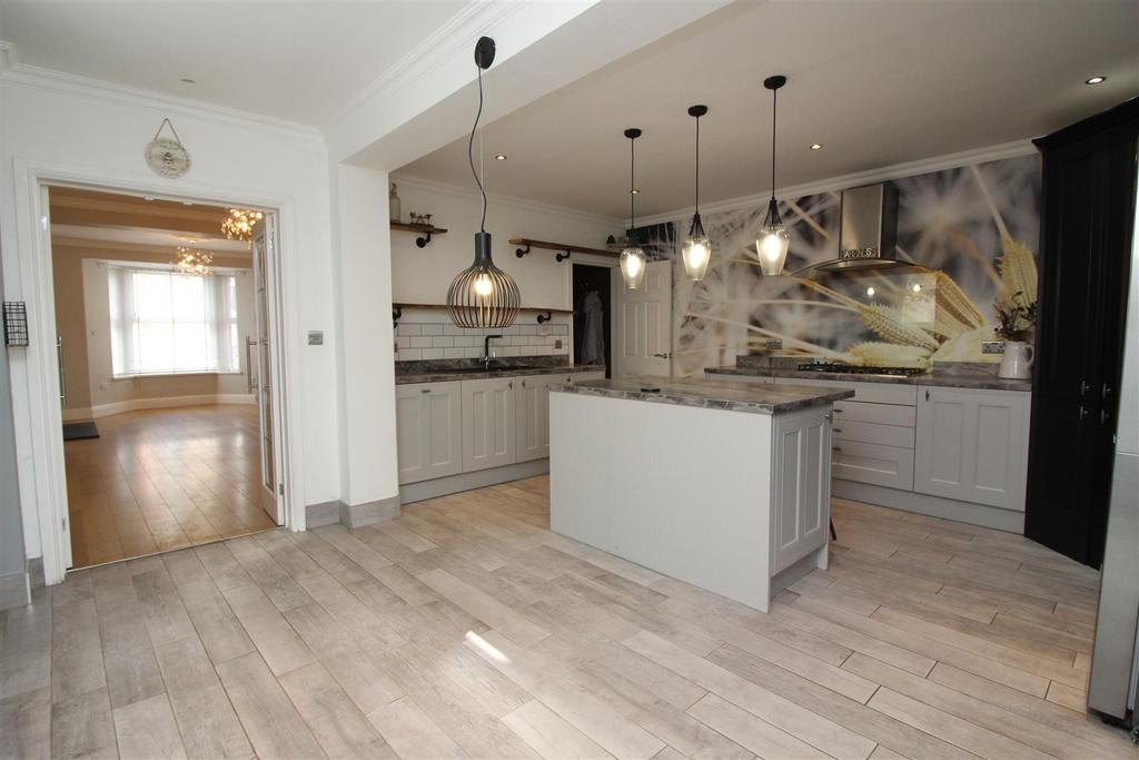 Kitchen/Breakfast Room