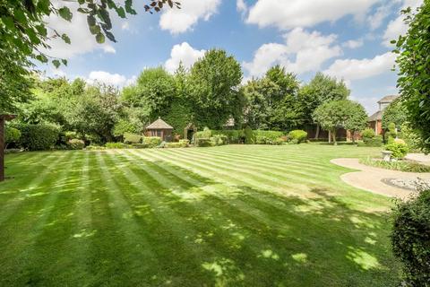 7 Belfry Lane, Collingtree, Northampton, NN4 0PB