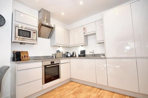1 bedroom apartment to rent, St. Leonards Road, Windsor SL4