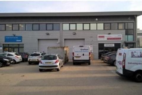 Warehouse to rent, 4 Commerce Way Croydon CR0 4XA