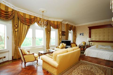 undefined, Kensington Road, Kensington, London, W8