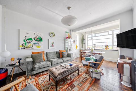 2 bedroom flat for sale, Brixton Hill, London, SW2