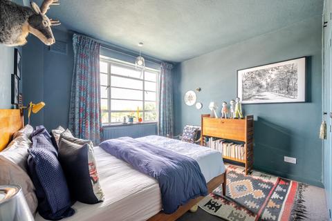 2 bedroom flat for sale, Brixton Hill, London, SW2