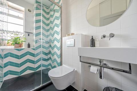 2 bedroom flat for sale, Brixton Hill, London, SW2