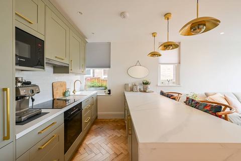 50a Manor Park Road, London, N2 0SJ