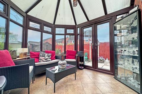 4 bedroom semi-detached house for sale, Weston Drive, TIPTON, DY4 0AE