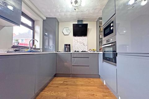 4 bedroom semi-detached house for sale, Weston Drive, TIPTON, DY4 0AE