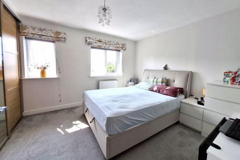 16 Blacksmith Close, Sunbury-on-thames, TW16 6BF
