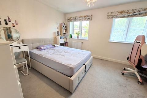 16 Blacksmith Close, Sunbury-on-thames, TW16 6BF