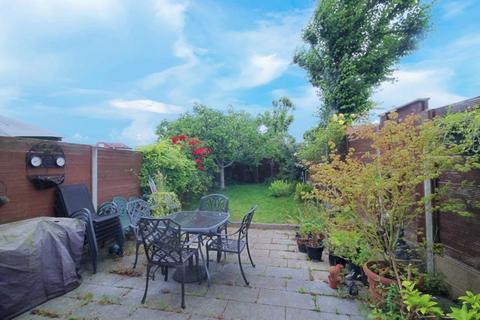 4 bedroom terraced house for sale, Ellesmere Road, Greenford