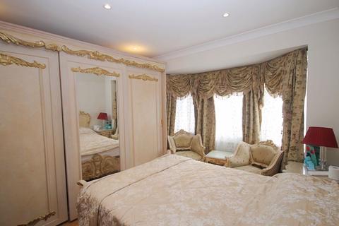 4 bedroom terraced house for sale, Ellesmere Road, Greenford