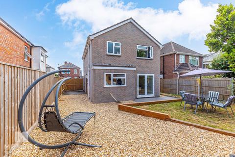 3 bedroom detached house for sale, Queens Road, Christchurch, BH23 3