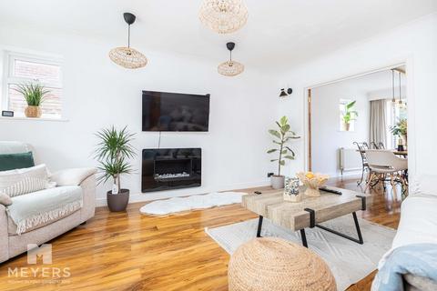 3 bedroom detached house for sale, Queens Road, Christchurch, BH23 3
