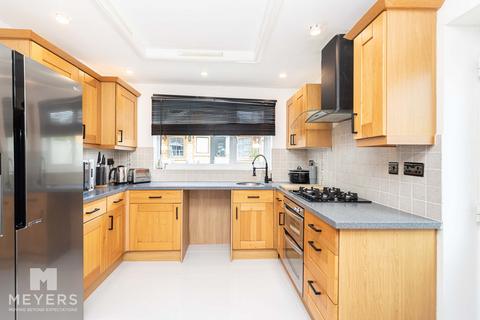 3 bedroom detached house for sale, Queens Road, Christchurch, BH23 3