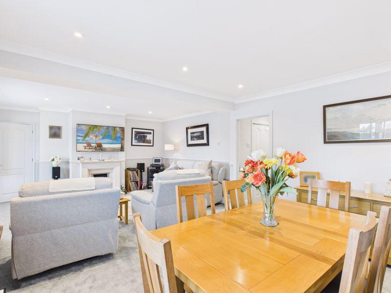 Dining into Lounge