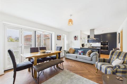 4 bedroom detached house for sale, 25 Claremont Drive, Whitby