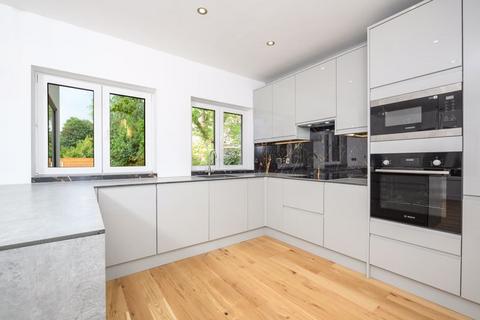 4 bedroom detached house for sale, Spinney Hill, Addlestone KT15