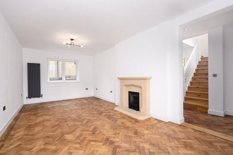 4 bedroom detached house for sale, Spinney Hill, Addlestone KT15