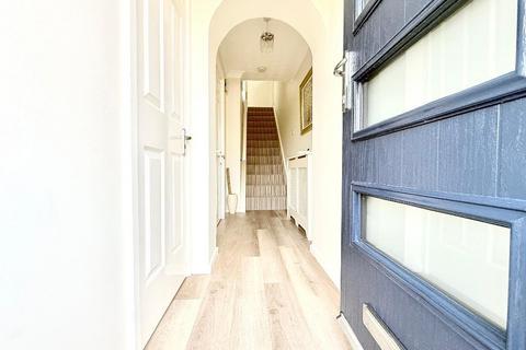 3 bedroom detached house for sale, Thetford Gardens, Bushmead, Luton, Bedfordshire, LU2 7FE