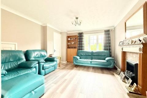 3 bedroom detached house for sale, Thetford Gardens, Bushmead, Luton, Bedfordshire, LU2 7FE