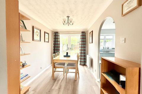3 bedroom detached house for sale, Thetford Gardens, Bushmead, Luton, Bedfordshire, LU2 7FE