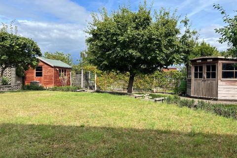2 bedroom detached house for sale, Coombe Road, Steyning, West Sussex, BN44 3LF