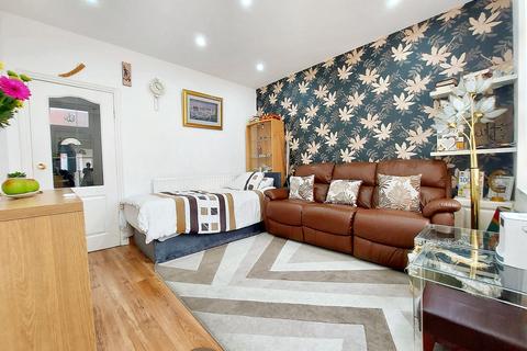 3 bedroom terraced house for sale, Thurlby Road, Leicester, LE5