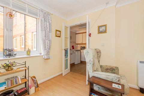 1 bedroom apartment for sale, South Street, Surrey KT18