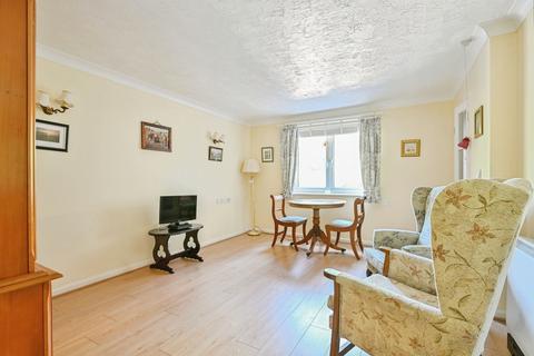1 bedroom apartment for sale, Saddlers Court, Epsom KT18