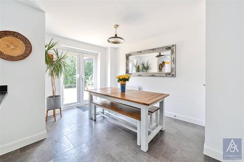 26 Bobbins Way, Buckingham, MK18 7SA