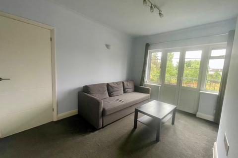 2 bedroom flat to rent, St. Thomas Drive, Pinner, Greater London