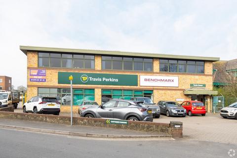 Showroom to rent, Oak Rd Leatherhead KT22 7PG