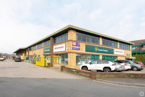 Showroom to rent, Oak Rd Leatherhead KT22 7PG