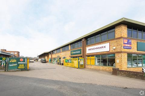 Showroom to rent, Oak Rd Leatherhead KT22 7PG