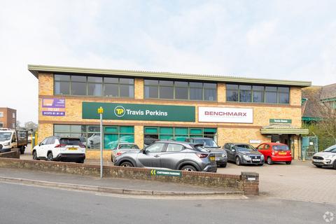 Showroom to rent, Oak Rd Leatherhead KT22 7PG