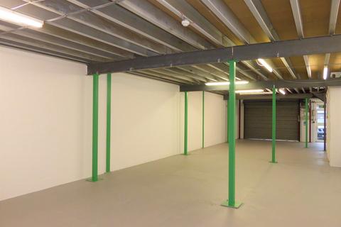 Warehouse to rent, Kiln Ln Epsom KT17 1JF