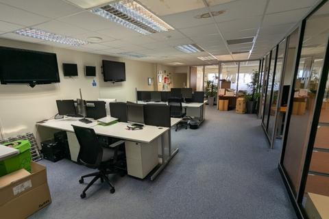 Warehouse to rent, Kiln Ln Epsom KT17 1JF