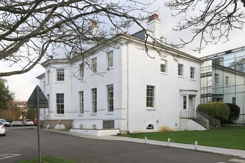 Office to rent, Thorncroft Dr Leatherhead KT22 8JB