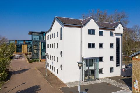 Office to rent, Kingsbury Cres Staines TW18 3BA