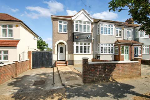 3 bedroom end of terrace house for sale - Stanley Road, Hornchurch RM12