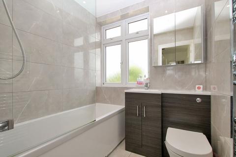 122 Stanley Road, Hornchurch, RM12 4JW