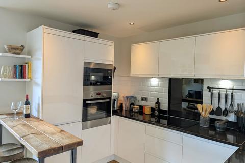 1 bedroom flat for sale, Essence House, Selsea Place, London, N16