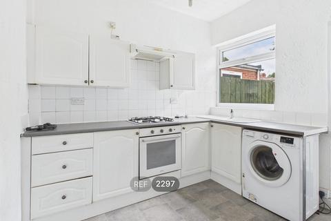 2 bedroom terraced house to rent, Brooklyn Avenue Perth Street Hull