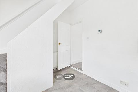 2 bedroom terraced house to rent, Brooklyn Avenue Perth Street Hull