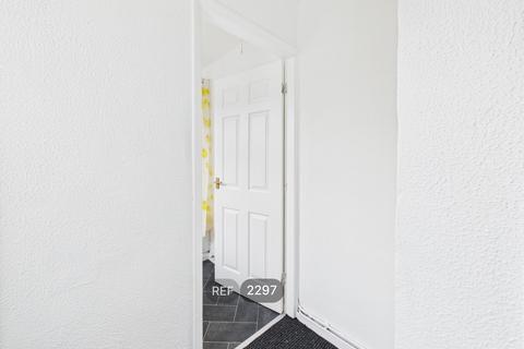 2 bedroom terraced house to rent, Brooklyn Avenue Perth Street Hull