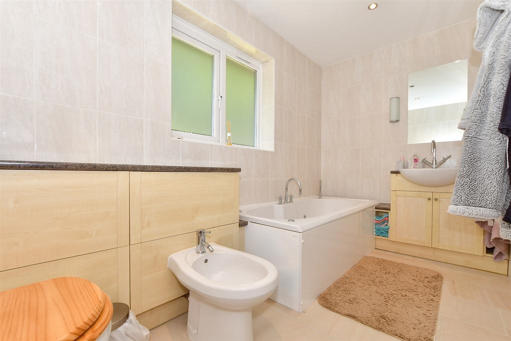 En-Suite Bath And Shower