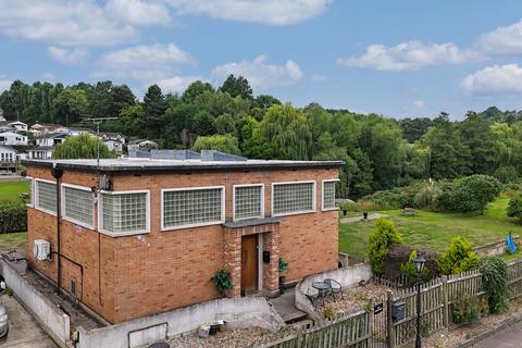 2 bedroom detached house for sale, Farleigh Bridge, East Farleigh, ME16